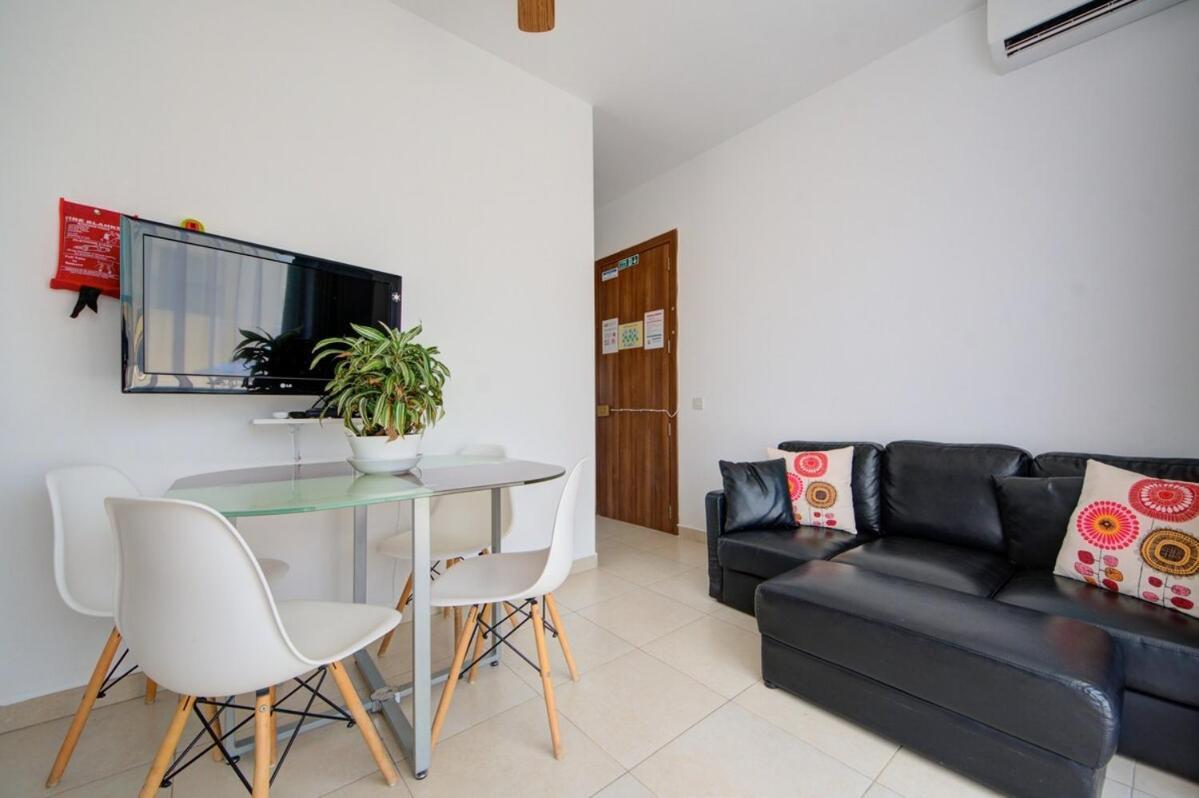 Azure Haven - And Penthouse By Shortletsmalta Apartman